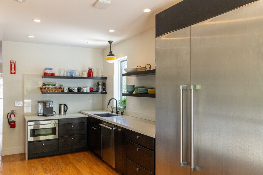 More Photos Of 1913-1915 Hyperion Ave, Los Angeles Loft Creative Space For Sale