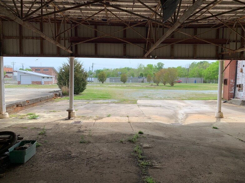 More Photos Of 208 W 2nd St, Siler City Manufacturing For Sale