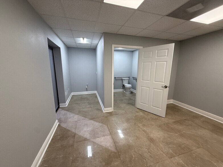 More Photos Of 11300 Space Blvd, Orlando Unknown For Lease