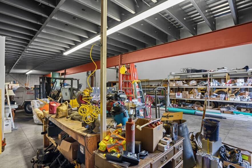 More Photos Of 4430 Eastport Pky, Port Orange Manufacturing For Sale