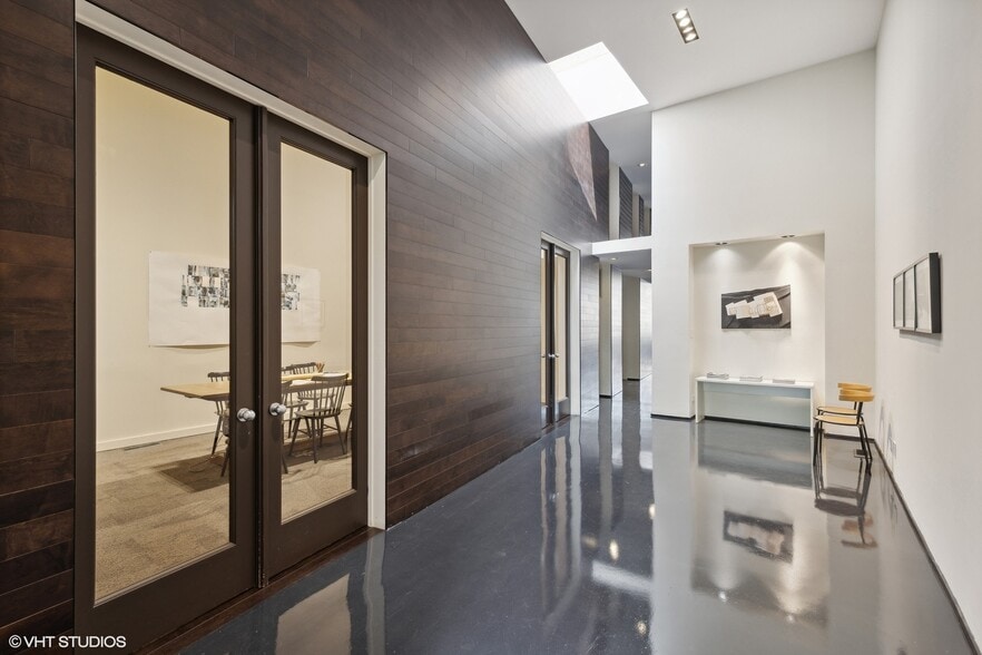 More Photos Of 944 W Huron St, Chicago Office Residential For Lease