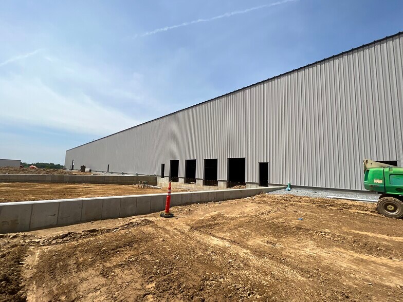 More Photos Of 5 Sandstone way, Dunbar Warehouse For Lease