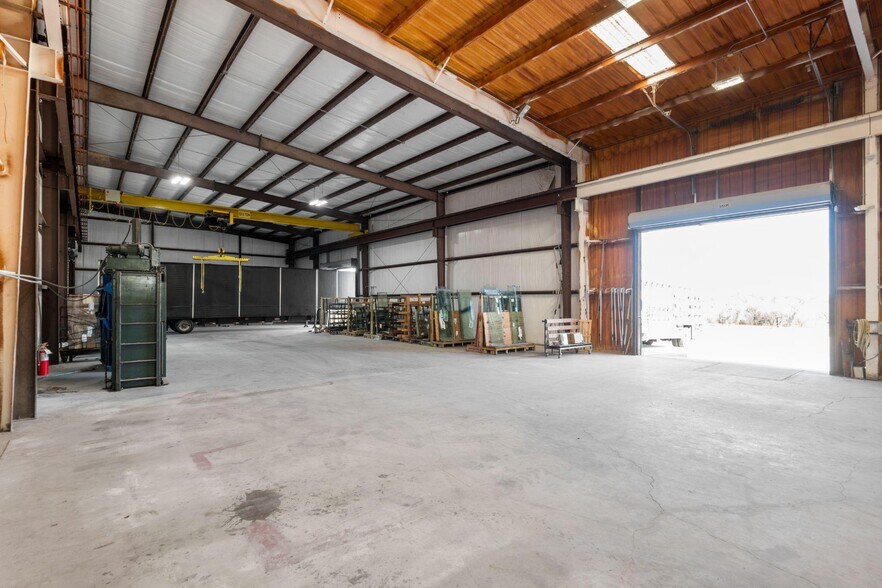 More Photos Of 800 East Watson Ln, New Braunfels Manufacturing For Lease
