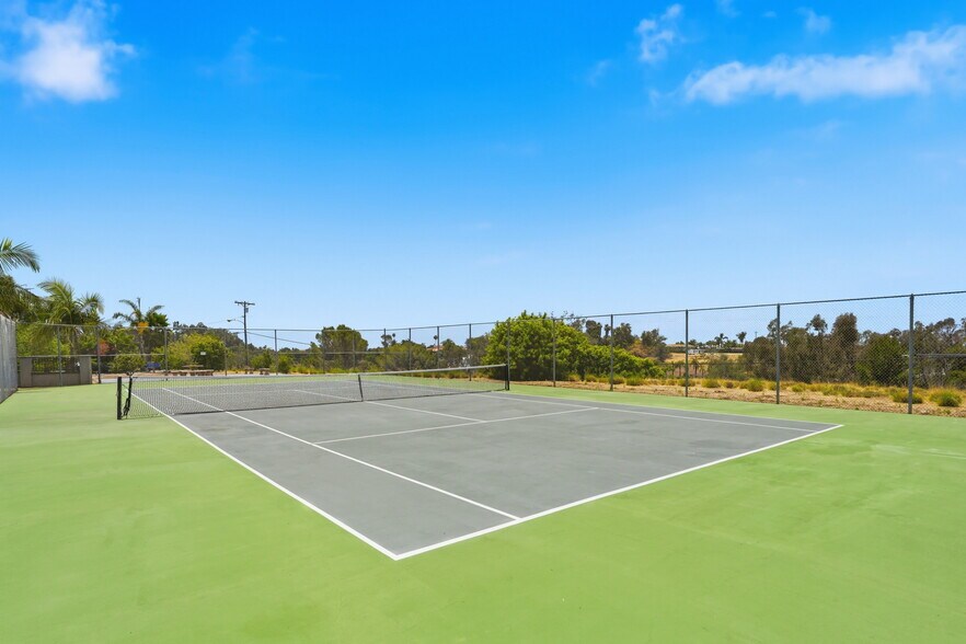 More Photos Of 330 Mar Vista Dr, Vista Apartments For Sale