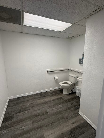 More Photos Of 1206-1214 Bowman St, Clermont Freestanding For Lease