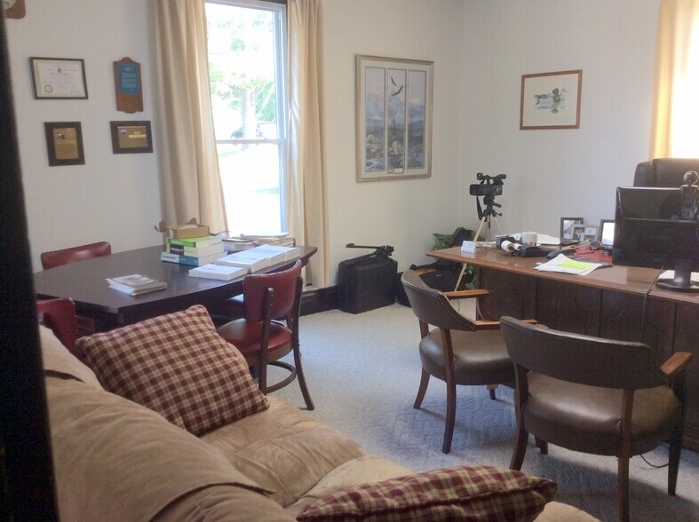 More Photos Of 1002 S Division St, Carterville Office For Sale