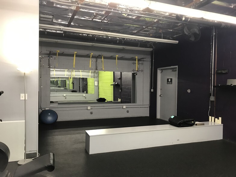 More Photos Of 4455 Van Nuys Blvd, Sherman Oaks Storefront For Sale