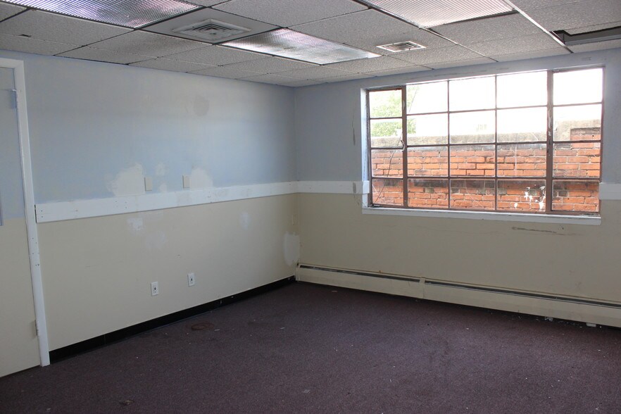 More Photos Of 1384-1388 Dixwell Ave, Hamden Office For Lease