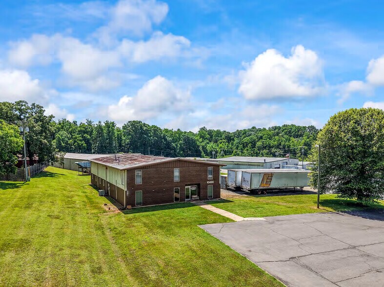 More Photos Of 10490 N NC Highway 150, Clemmons Flex For Sale
