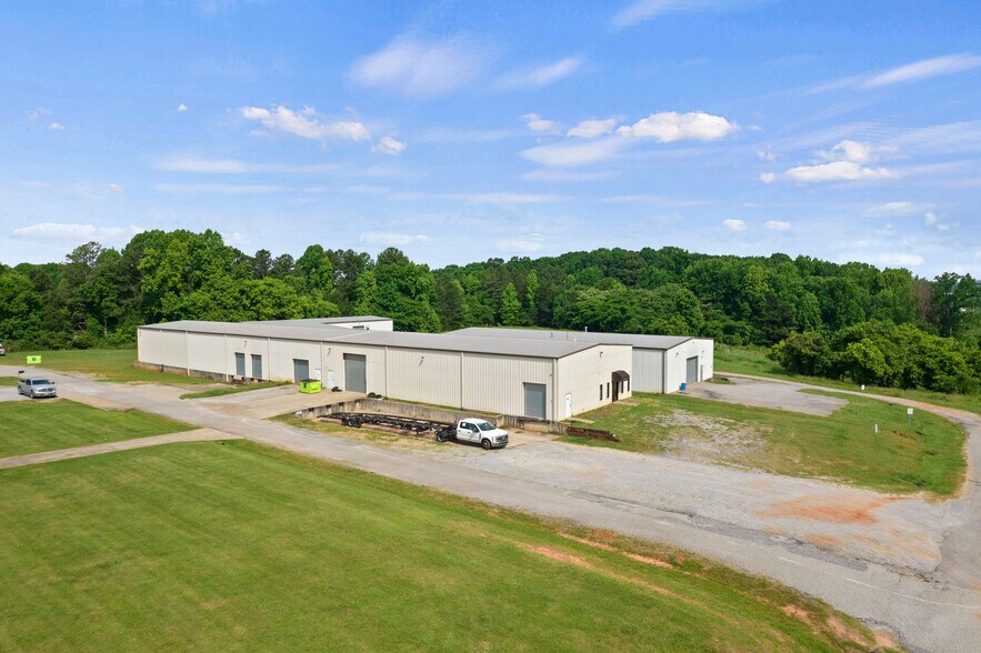 More Photos Of 474 Hampshire Dr, Gaffney Showroom For Lease