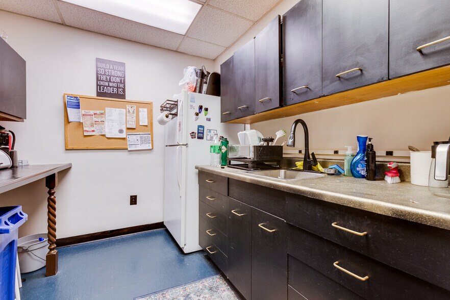 More Photos Of 745 E Warrington Ave, Pittsburgh Medical For Lease