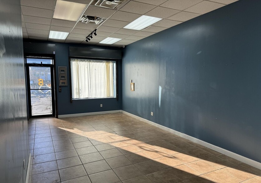 More Photos Of 3911 Amboy Rd, Staten Island Storefront For Lease