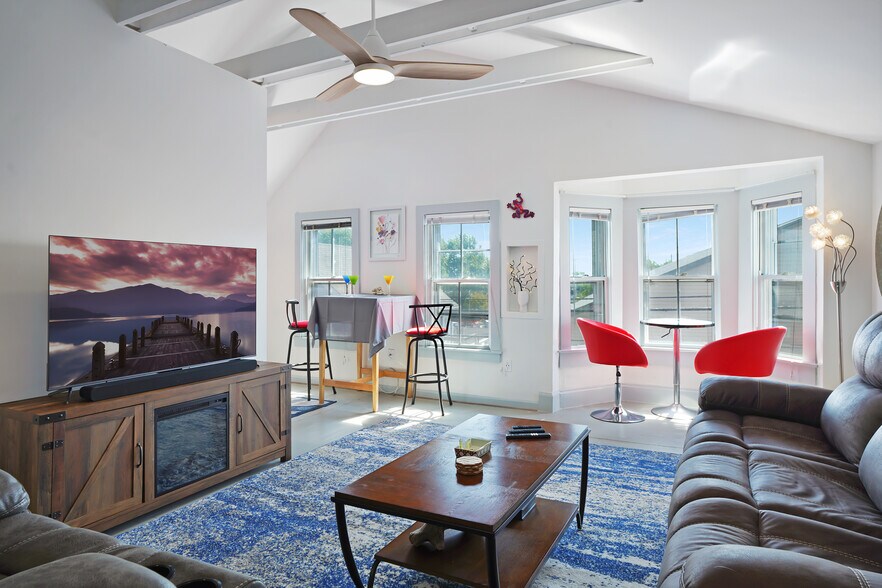 More Photos Of 294 Commercial St, Provincetown Storefront Retail Residential For Sale