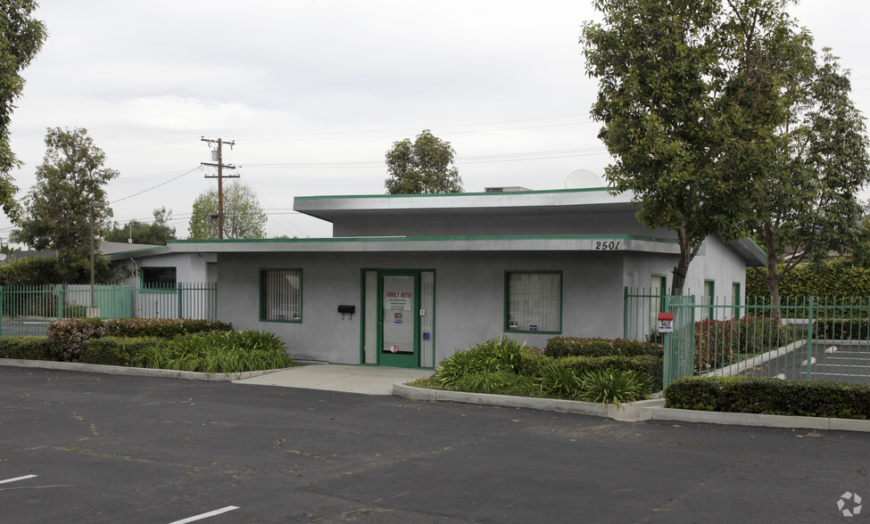 Primary Photo Of 2501 W Whittier Blvd, La Habra Auto Dealership For Lease