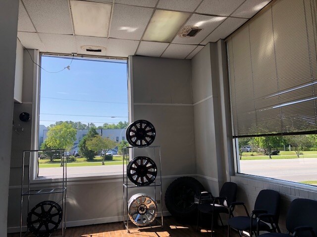 More Photos Of 203 N Marine Blvd, Jacksonville Service For Lease