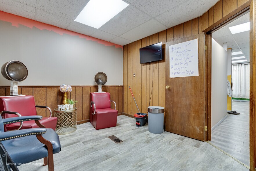 More Photos Of 2535 Bernice Rd, Lansing Warehouse For Sale