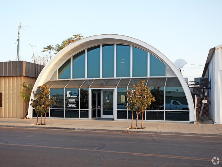 More Photos Of 220-222 Kentucky St, Bakersfield Warehouse For Lease