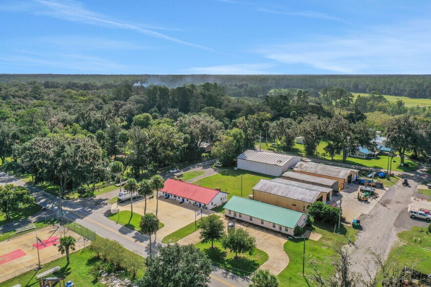 More Photos Of 413 Elm St, Welaka Freestanding For Sale