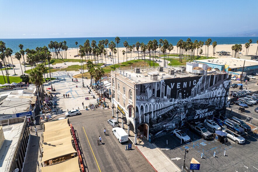 More Photos Of 1908-1910 Pacific Ave, Venice Apartments For Sale