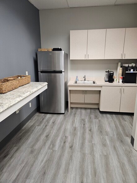 More Photos Of 2304 W Interstate 20, Arlington Office For Lease