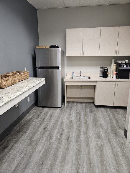 More Photos Of 2304 W Interstate 20, Arlington Office For Lease