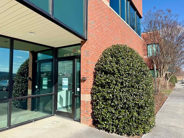 More Photos Of 119 Boone Ridge Dr, Johnson City Office For Lease