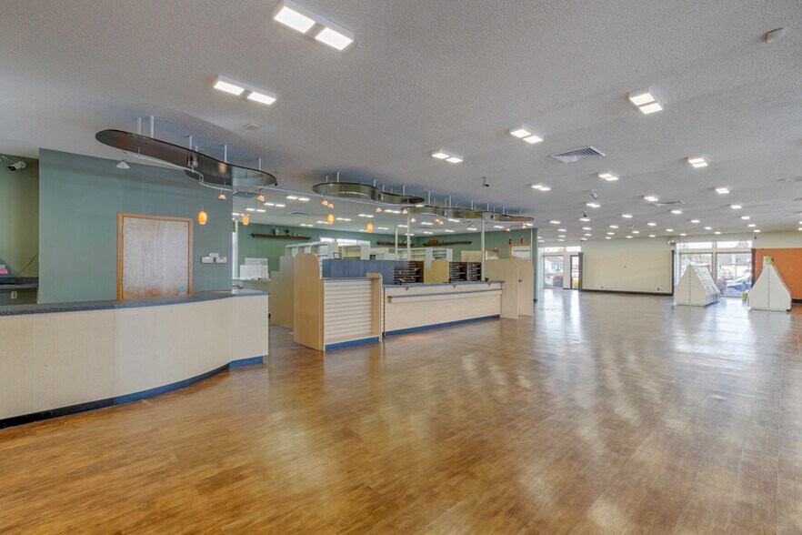 More Photos Of 915 Main Ave, Tillamook Veterinarian Kennel For Lease