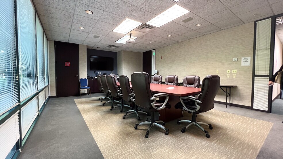 More Photos Of 6645 Peachtree Dunwoody Rd, Atlanta Office For Lease