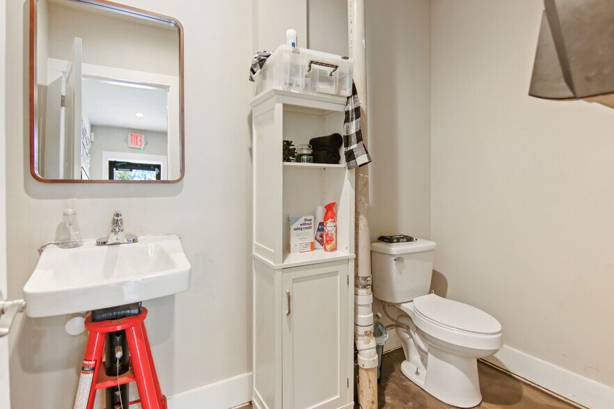 More Photos Of 7329 Spa Rd, Charleston Industrial For Sale