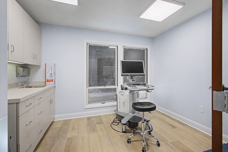 More Photos Of 170 Changebridge Rd, Montville Office For Sale