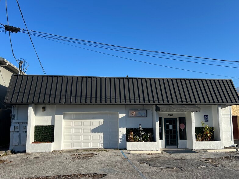 Primary Photo Of 2108 W Kennedy Blvd, Tampa Freestanding For Lease
