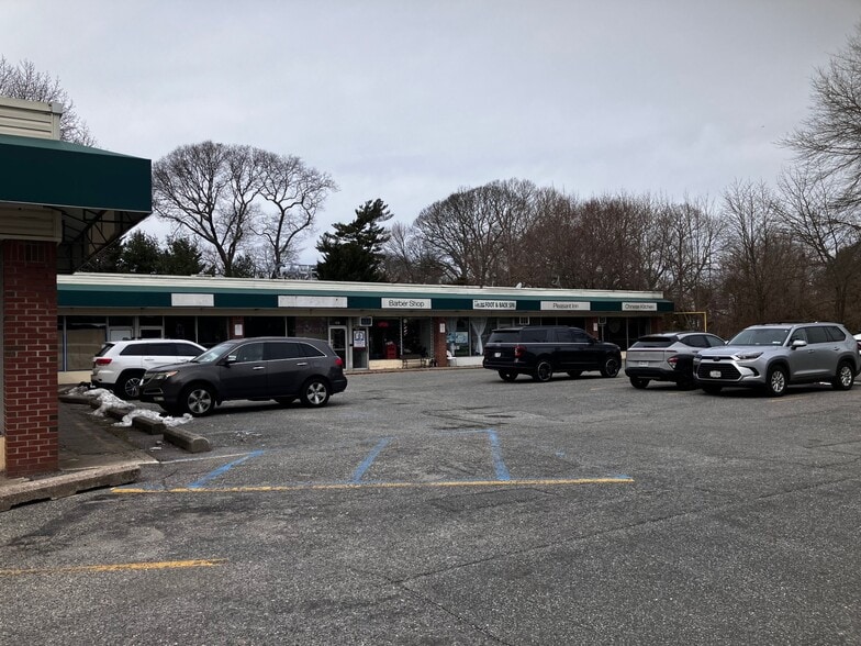 More Photos Of 246-270 Lake Ave, Saint James Unknown For Lease