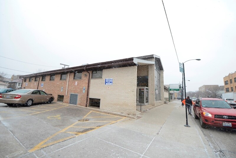 More Photos Of 6420 N California Ave, Chicago Coworking Space