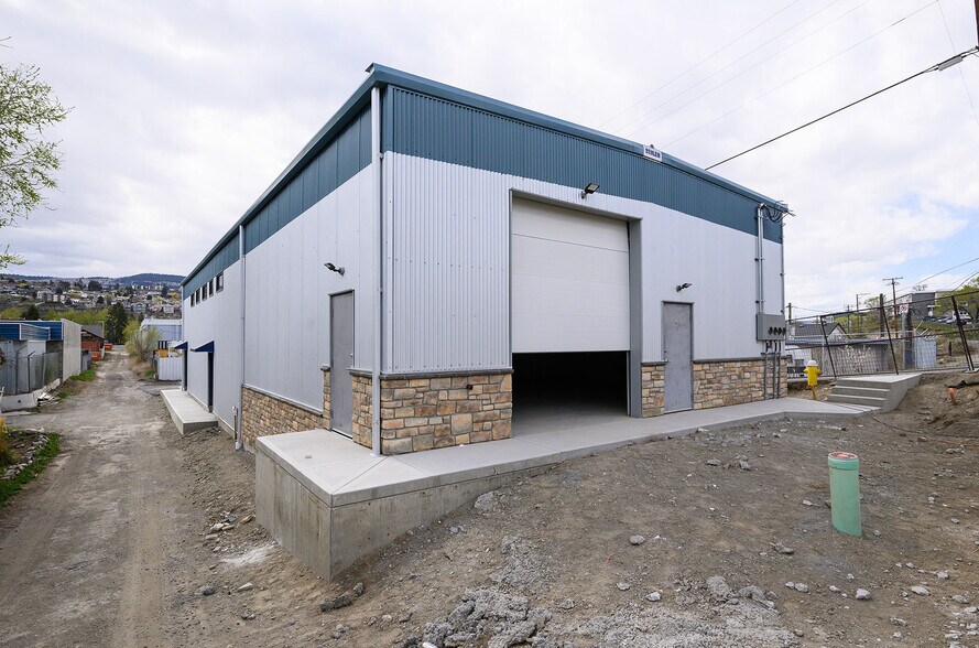 More Photos Of 240 Larkspur St, Kamloops Industrial For Sale