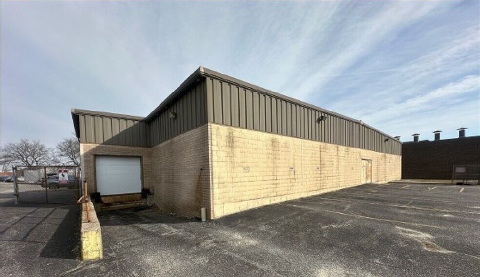 More Photos Of 70 Burt Dr, Deer Park Manufacturing For Sale