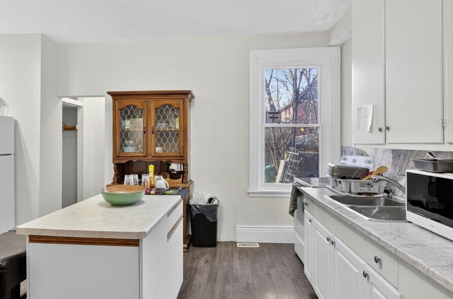 More Photos Of 271 Thomas St, Peterborough Apartments For Sale