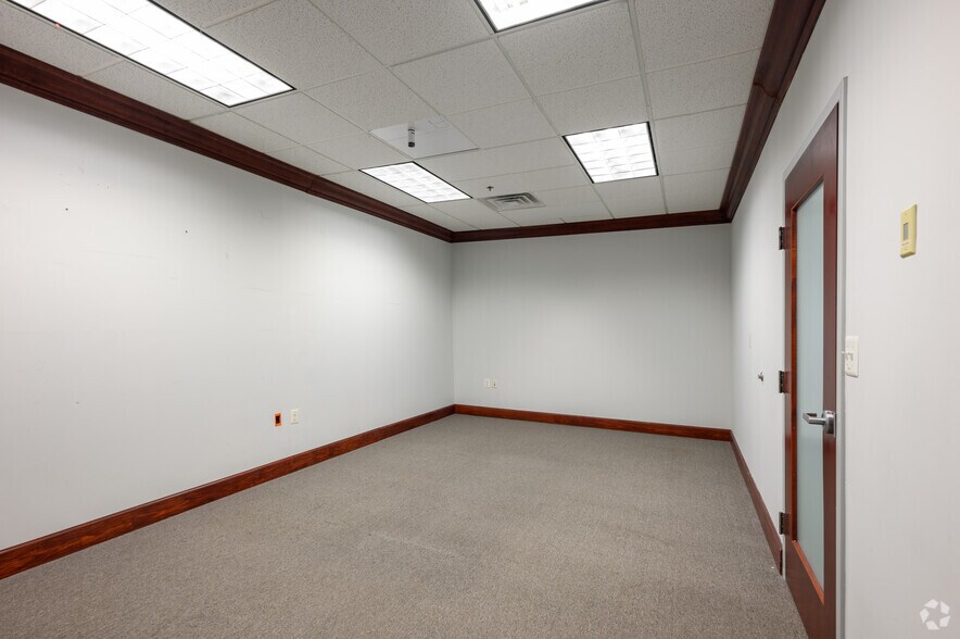 More Photos Of 150 Riverside Pky, Fredericksburg Office For Lease