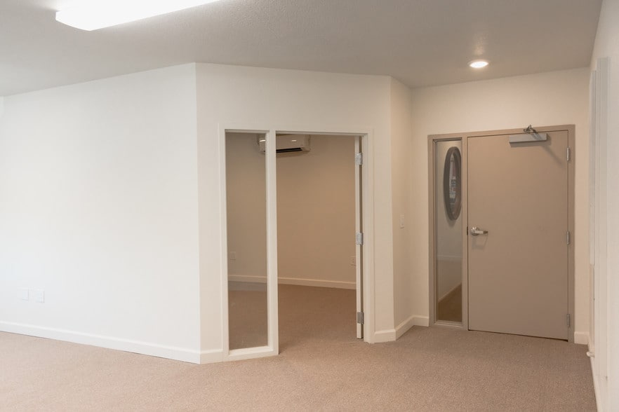 More Photos Of 220 S Church St, Lodi Freestanding For Lease