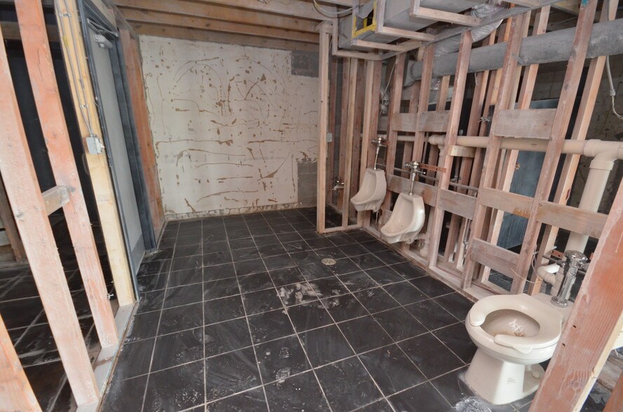 More Photos Of 1823 N Frontage Rd, Beeville Office For Sale