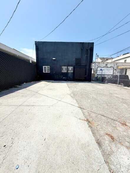 More Photos Of 1446 S Robertson Blvd, Los Angeles Storefront For Lease