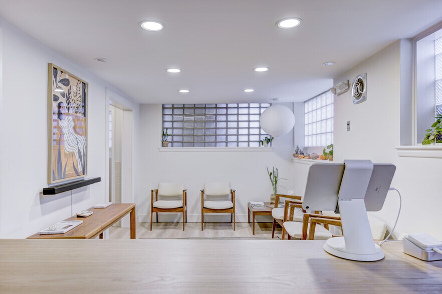More Photos Of 8750 W 9 Mile Rd, Oak Park Office Residential For Lease