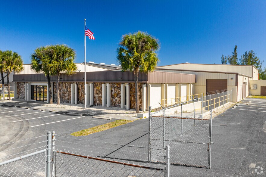 Primary Photo Of 2443 Rockfill Rd, Fort Myers Manufacturing For Lease