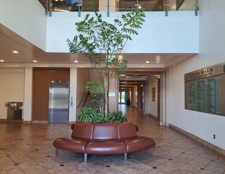 More Photos Of 9900 Stockdale Hwy, Bakersfield Medical For Sale