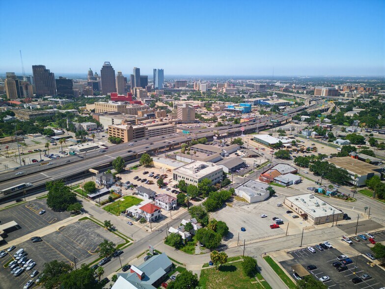 More Photos Of 816-818 Lexington Ave, San Antonio Medical For Sale