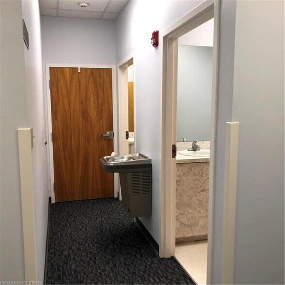 More Photos Of 7 Lykes Rd, Lake Placid Office For Lease