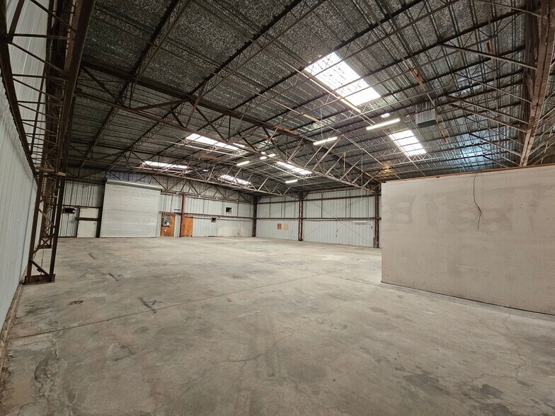 More Photos Of 3829 Rising Sun Rd, Bullhead City Distribution For Lease