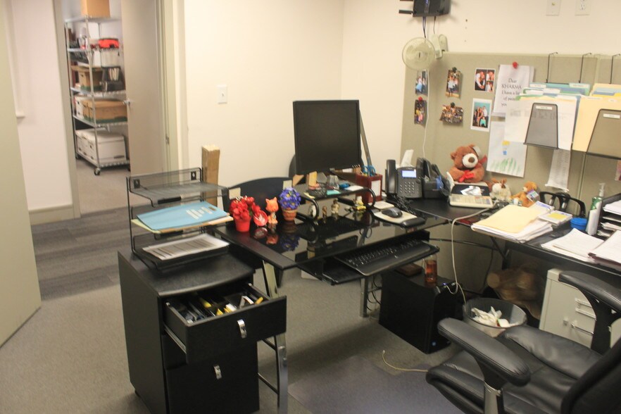 More Photos Of 2475 Hollywood Blvd, Hollywood Office For Lease