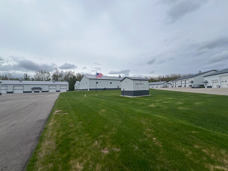 More Photos Of 8932 Moeller Dr, Harbor Springs Specialty For Sale