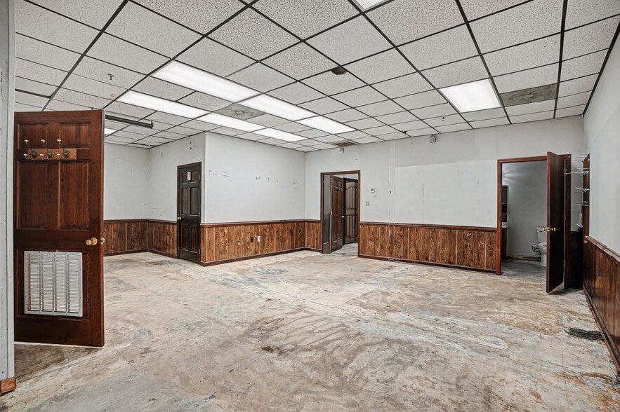 More Photos Of 3021 E Victory Dr, Savannah Office For Sale