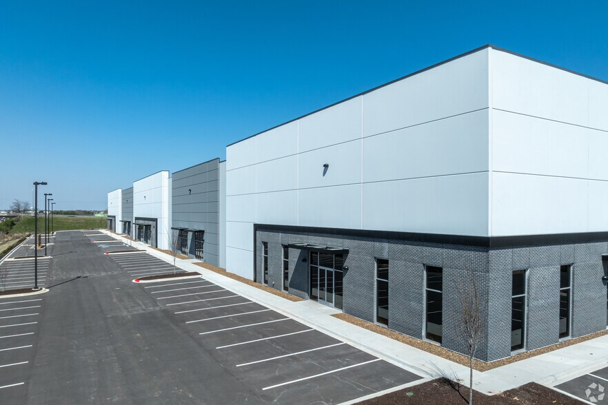 More Photos Of Oakwood & Dixieland Rd, Lowell Unknown For Lease